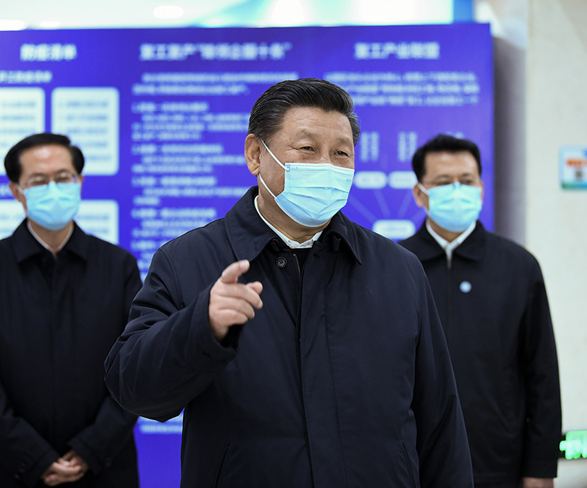 3月29日，中共中央總書記、國家主席、中央軍委主席習(xí)近平在浙江考察調(diào)研。這是習(xí)近平在寧波北侖大碶高端汽配模具園區(qū)了解企業(yè)復(fù)工復(fù)產(chǎn)情況。 新華社記者 燕雁 攝