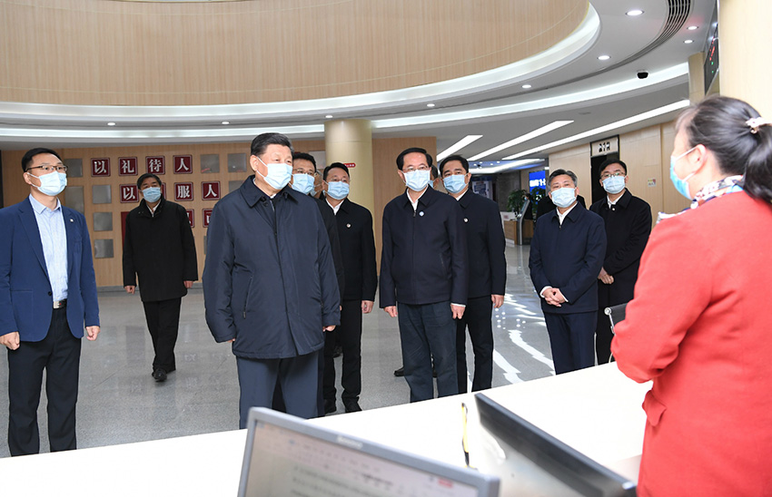 3月30日，中共中央總書記、國(guó)家主席、中央軍委主席習(xí)近平在浙江省安吉縣考察。這是習(xí)近平在安吉縣社會(huì)矛盾糾紛調(diào)處化解中心調(diào)研，了解基層矛盾糾紛調(diào)解工作情況。 新華社記者 燕雁 攝