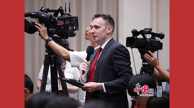 美國(guó)市場(chǎng)新聞社記者提問