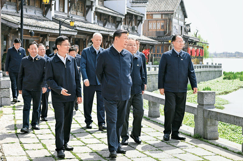 2024年3月18日至21日，中共中央總書(shū)記、國(guó)家主席、中央軍委主席習(xí)近平在湖南考察。這是19日上午，習(xí)近平在常德河街考察。 新華社記者 謝環(huán)馳/攝