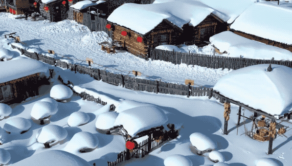 冰天雪地也是金山銀山近年來(lái)，隨著“冰天雪地也是金山銀山”理念的深入推廣、“帶動(dòng)三億人參與冰雪運(yùn)動(dòng)”成果的不斷鞏固和擴(kuò)大，我國(guó)優(yōu)質(zhì)冰雪“冷資源”向經(jīng)濟(jì)發(fā)展的“熱動(dòng)力”加速轉(zhuǎn)化。