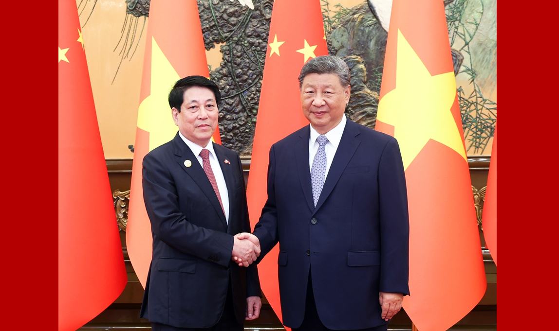 習(xí)近平會(huì)見越南國(guó)家主席梁強(qiáng)