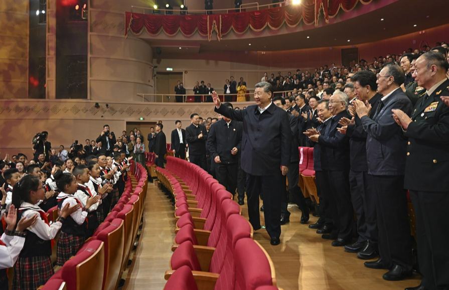 習(xí)近平觀看慶祝西藏自治區(qū)成立60周年文藝晚會(huì)《雪域歡歌》