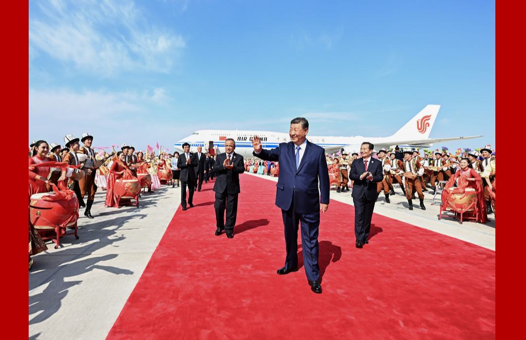 習(xí)近平率中央代表團抵達烏魯木齊出席新疆維吾爾自治區(qū)成立70周年慶?；顒?/></a><div   id=