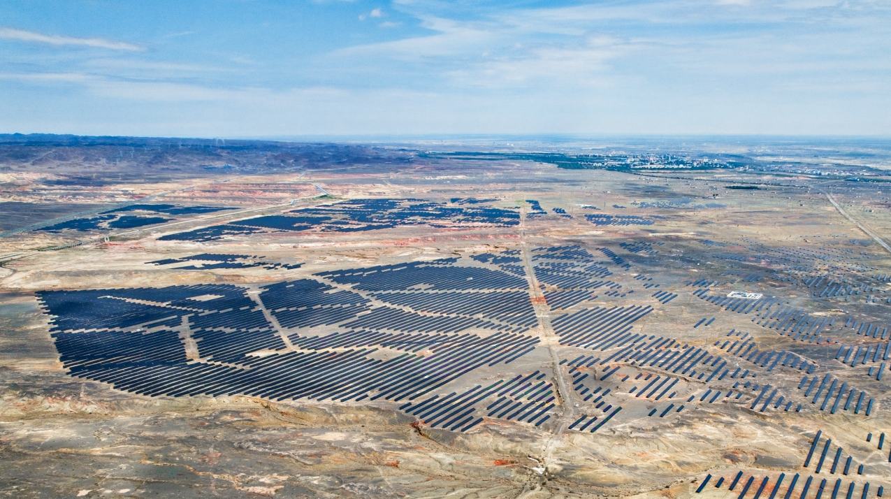 行進中國丨追風(fēng)逐日 “綠”動油田