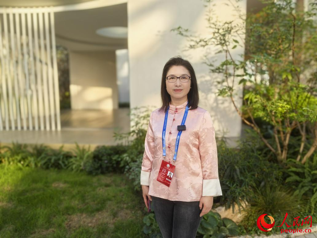 全國政協(xié)委員、中央民族歌舞團國家一級演員劉媛媛。人民網(wǎng)記者黃玉琦 攝