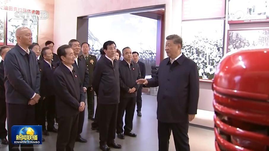 習(xí)近平參觀新疆維吾爾自治區(qū)成立70周年主題成就展