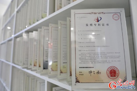 【中國夢·大國工匠篇】宰紅斌：27年守正創(chuàng)新 煉成電網(wǎng)運(yùn)檢“掃地僧”