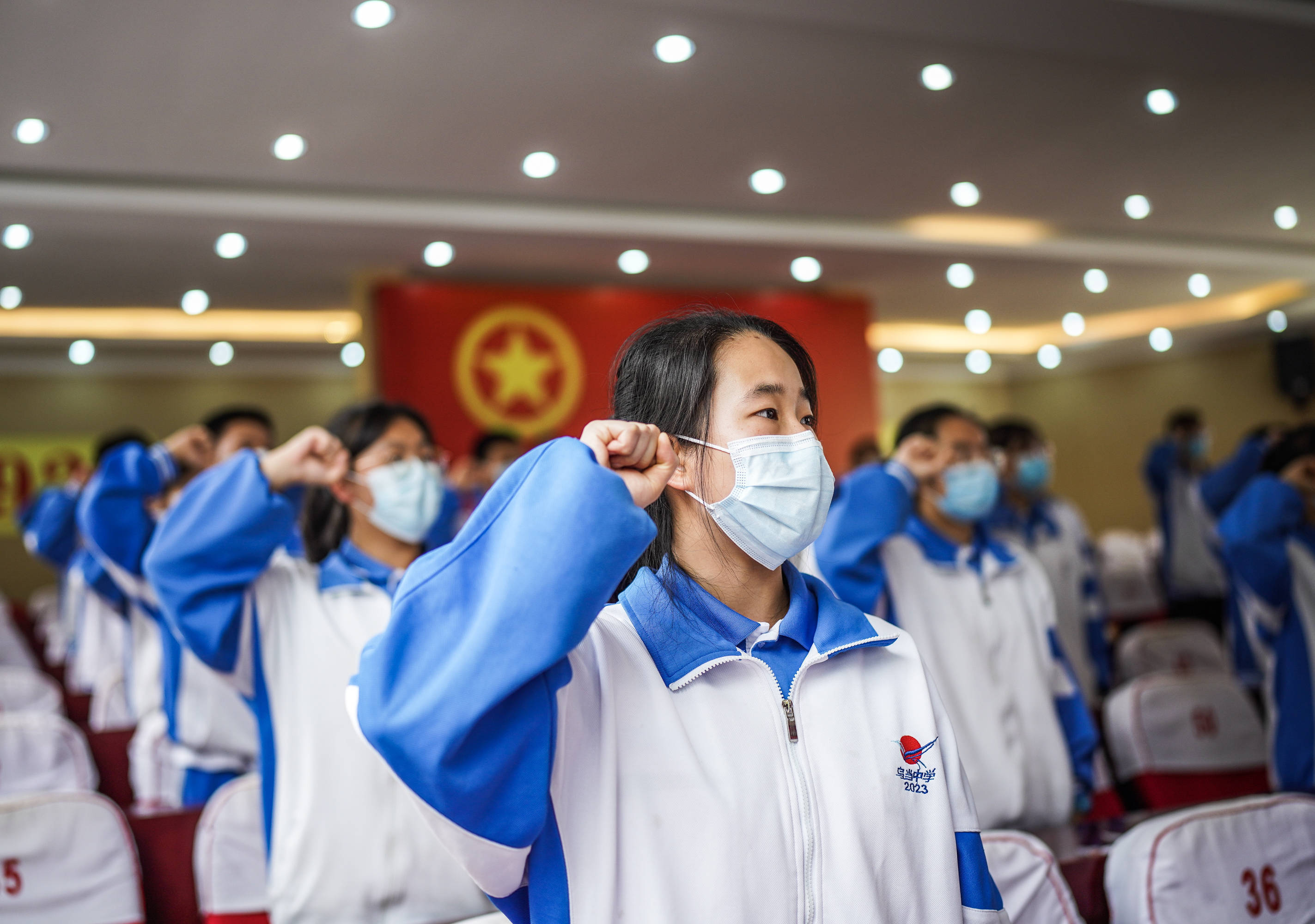 2022年4月28日，貴陽市烏當(dāng)中學(xué)新團(tuán)員進(jìn)行入團(tuán)宣誓。